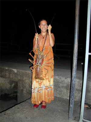 El Batey waitress with live lobster