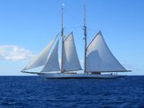 Schooner Gloria spotted on the way to Guadeloupe